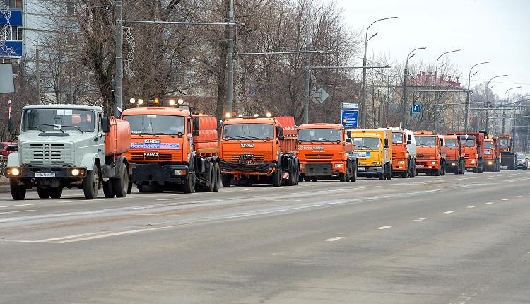 Парадом коммунальной техники открылся месячник благоустройства в Подольске