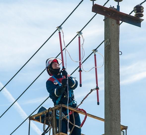 МОЭСК ремонтрует электрические сети в Подольске