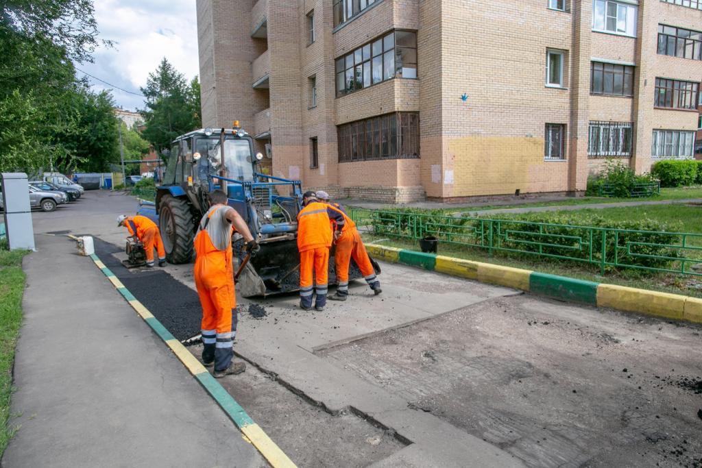 В Подольске продолжается ямочный ремонт