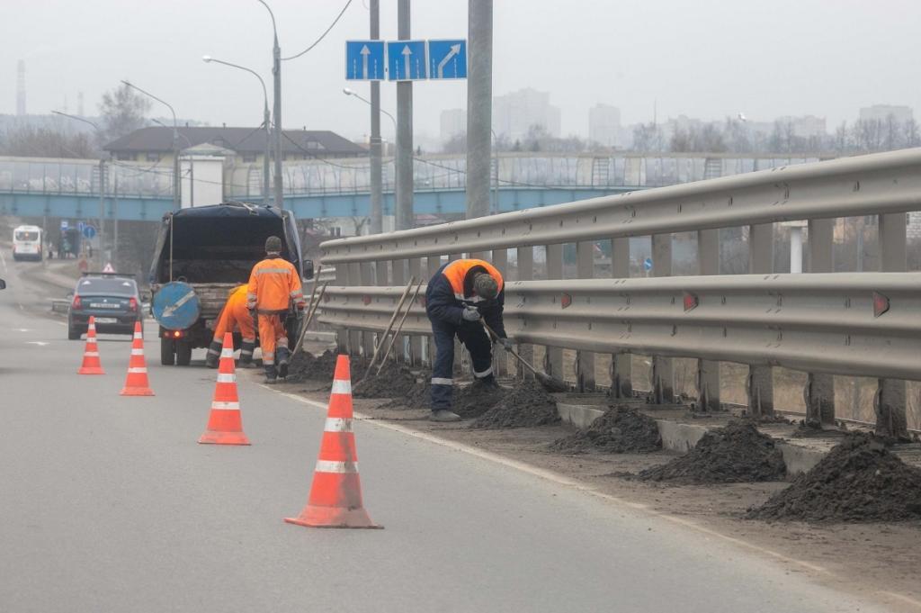 На дорогах Подольска проведены работы по уборке смёта