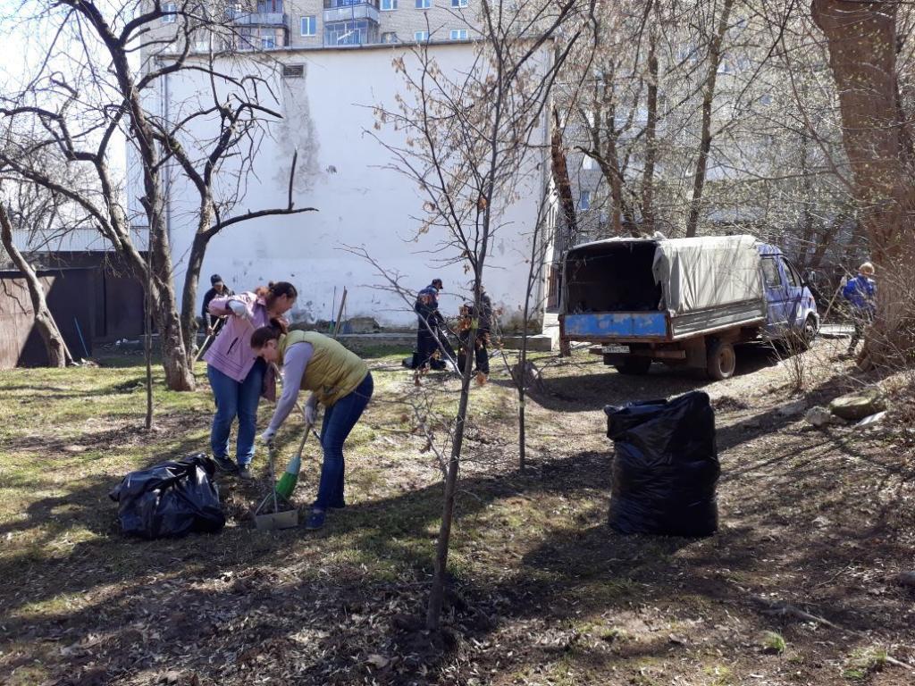 Субботник силами муниципальных предприятий и подрядных организации