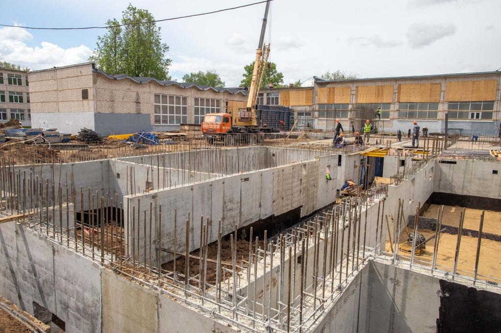 Возобновлены работы по строительству пристройки к школе в микрорайоне Кутузово