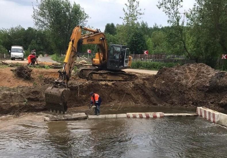 Ремонт водопропускной трубы через реку Петрицу