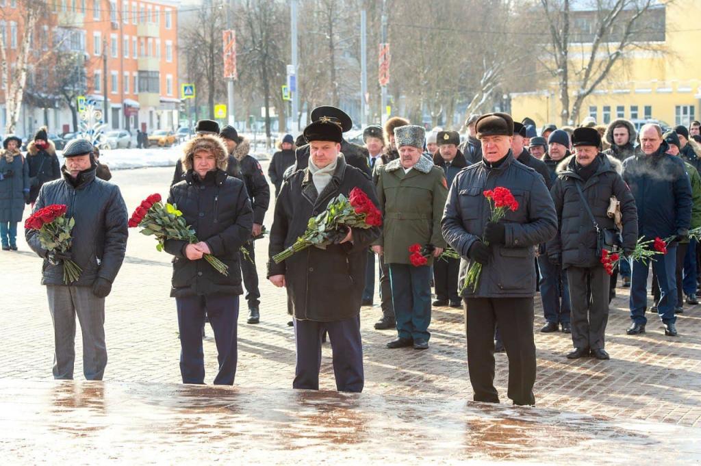 В День защитника Отечества подольчане возложили цветы к памятникам и мемориалам воинской славы