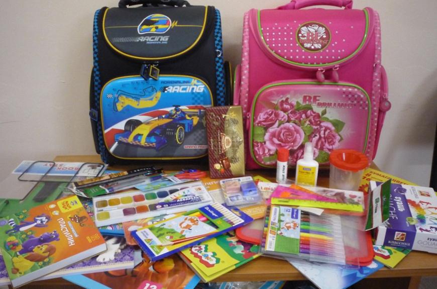 Подарочные наборы к школе получат дети из малообеспеченных семей