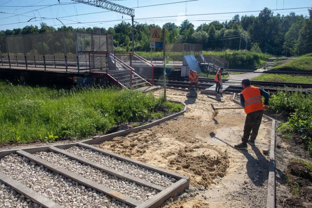 Продолжаются работы по обустройству тротуаров