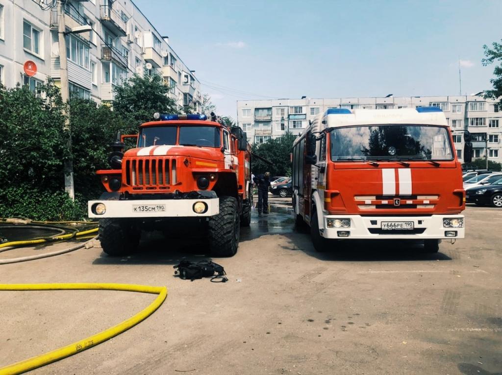 Во время пожара в квартире эвакуировали 35 человек