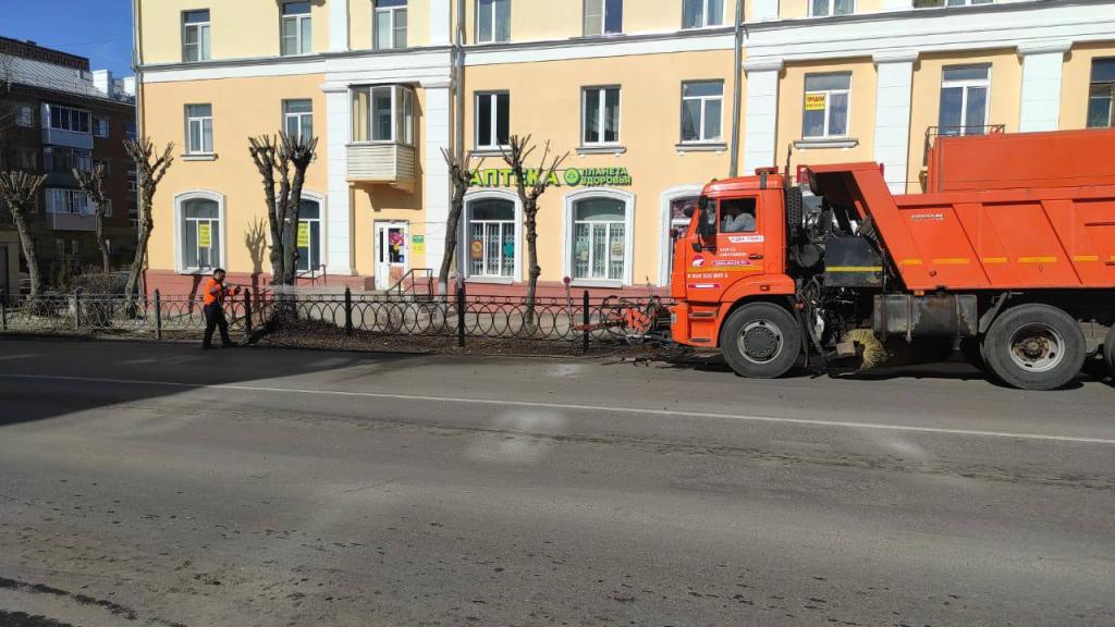 Улицы Подольска приводят в порядок после зимы