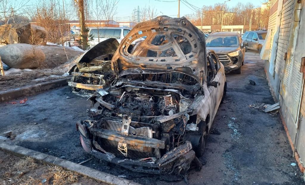 В микрорайоне Кузнечики сгорели автомобили