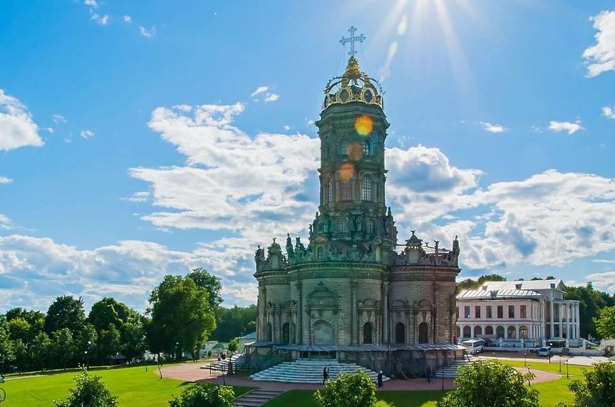 Храм со звонницей начали строить около церкви Знамения Пресвятой Богородицы