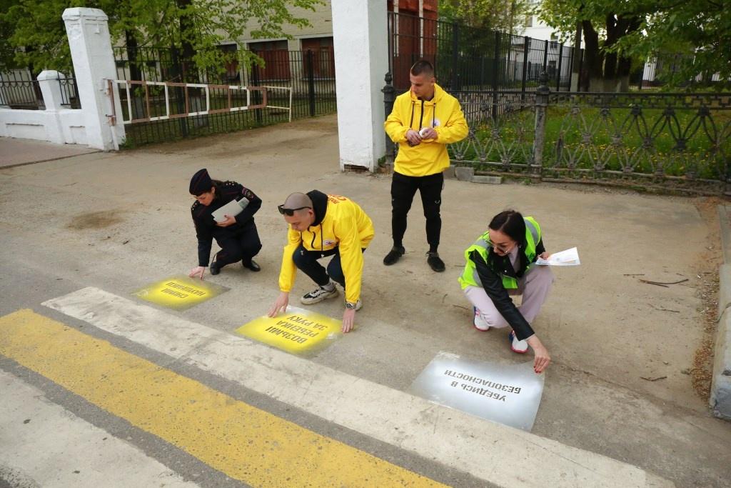 В парках Подмосковья автоинспекторы проводят акцию «Возьми ребёнка за руку»