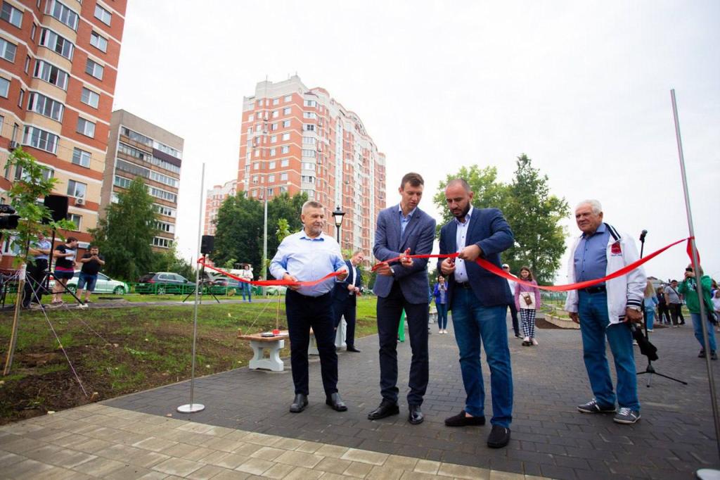 В Кутозово открыли новый сквер