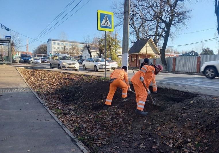 В микрорайоне Климовск начали обустраивать пешеходный переход на улице Школьной