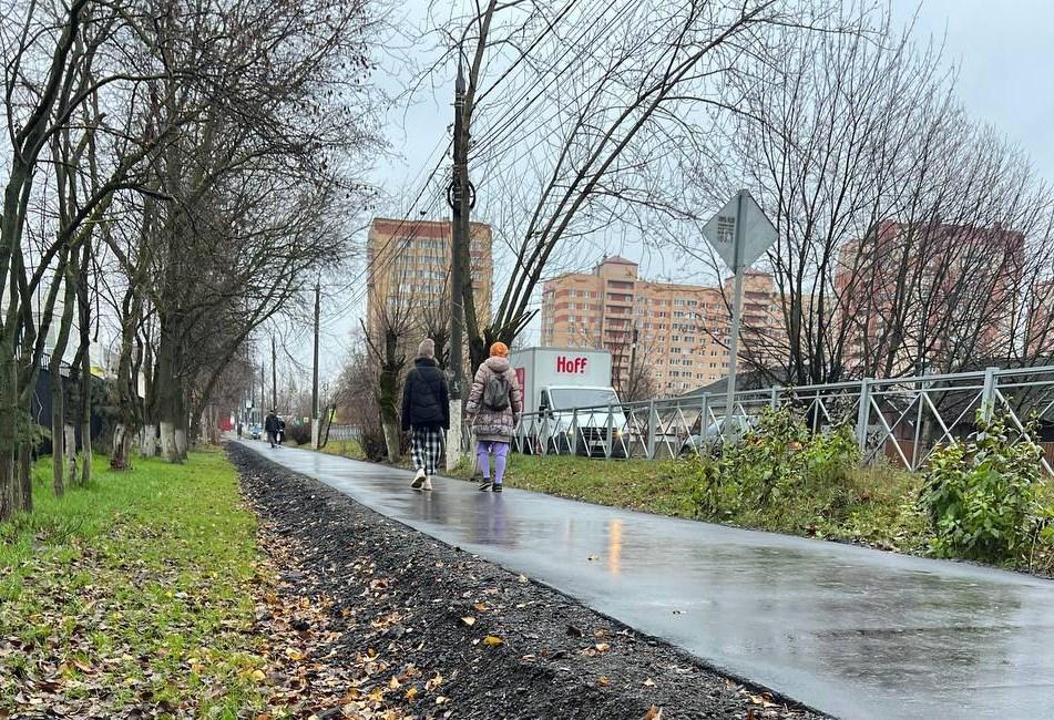 Переустроили тротуар на улице Колхозной