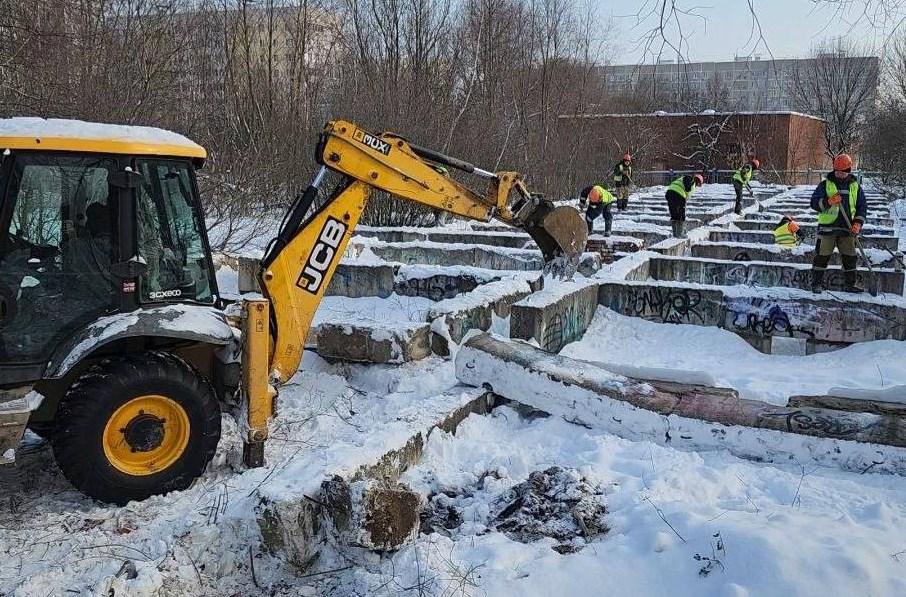 Продолжается снос заброшенных и аварийных зданий