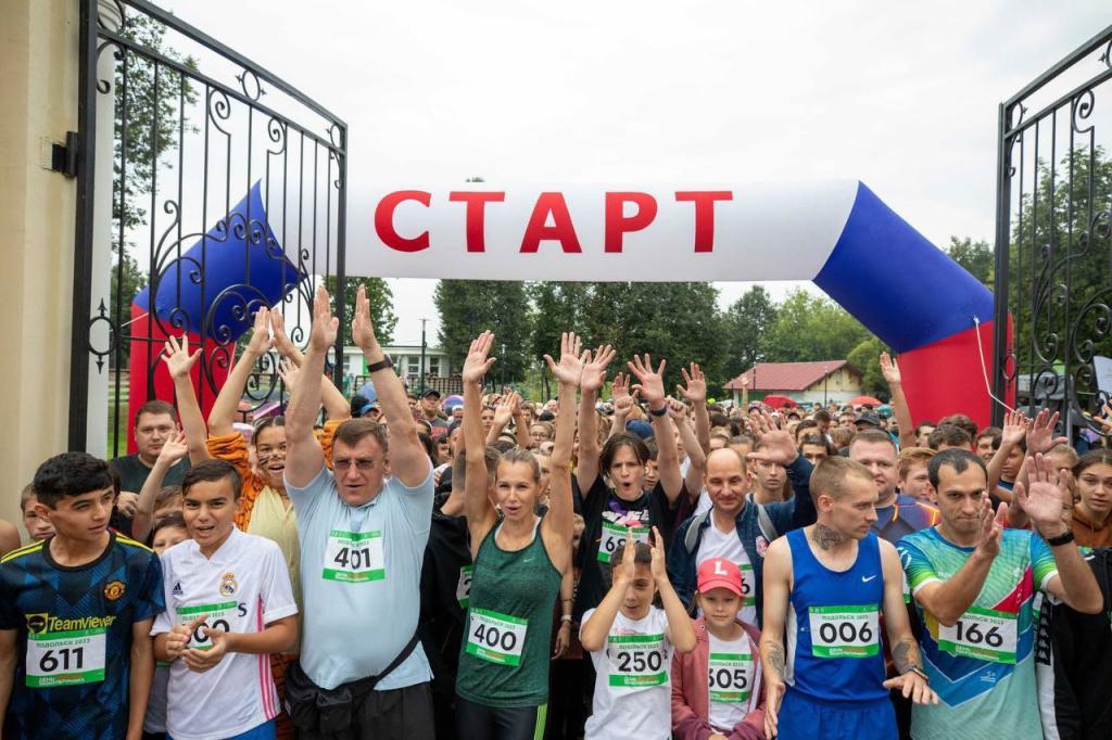 Любители спорта Г.о. Подольск пробежали 1500 метров в рамках празднования Дня физкультурника