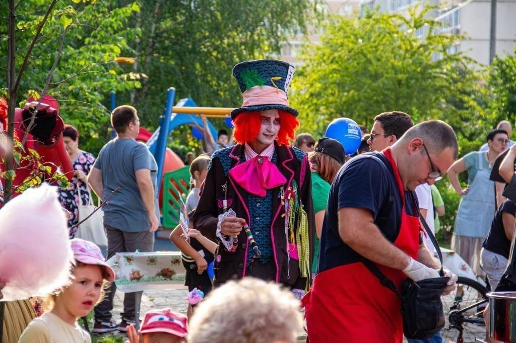 В Г.о. Подольск более 300 человек приняли участие в празднике «Алиса в стране чудес»
