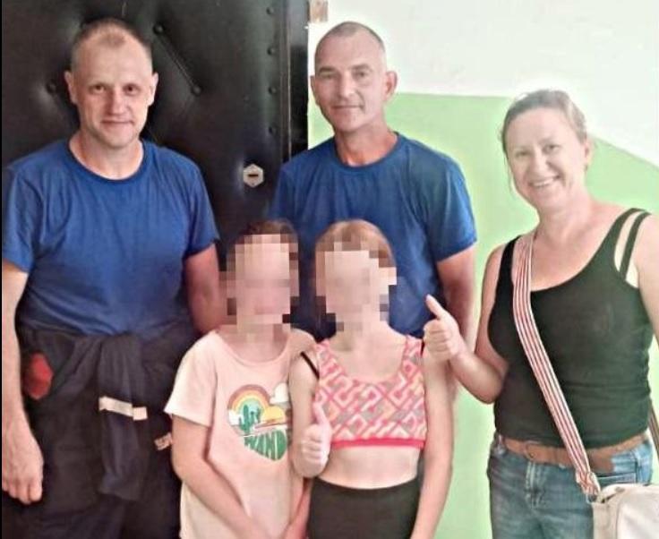 Спасатели Подольска освободили двух девочек из запертой квартиры