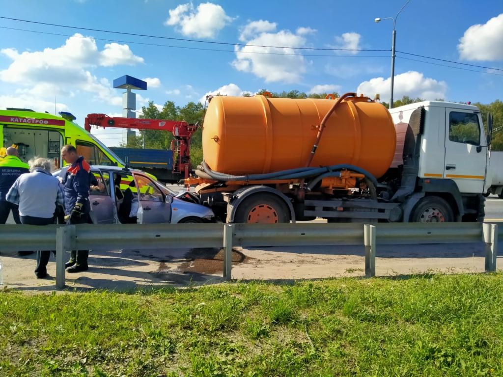 Спасатели деблокировали женщину, пострадавшую в ДТП