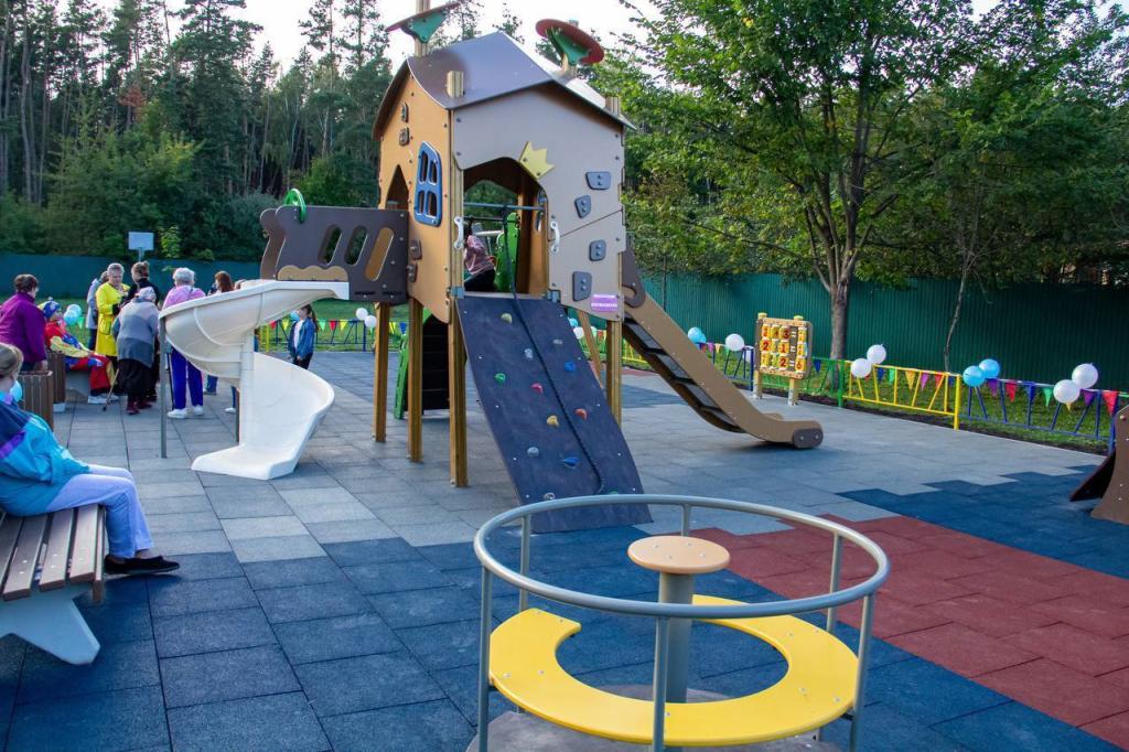 В посёлке Леспроект Г. о. Подольск открыли новую детскую игровую площадку