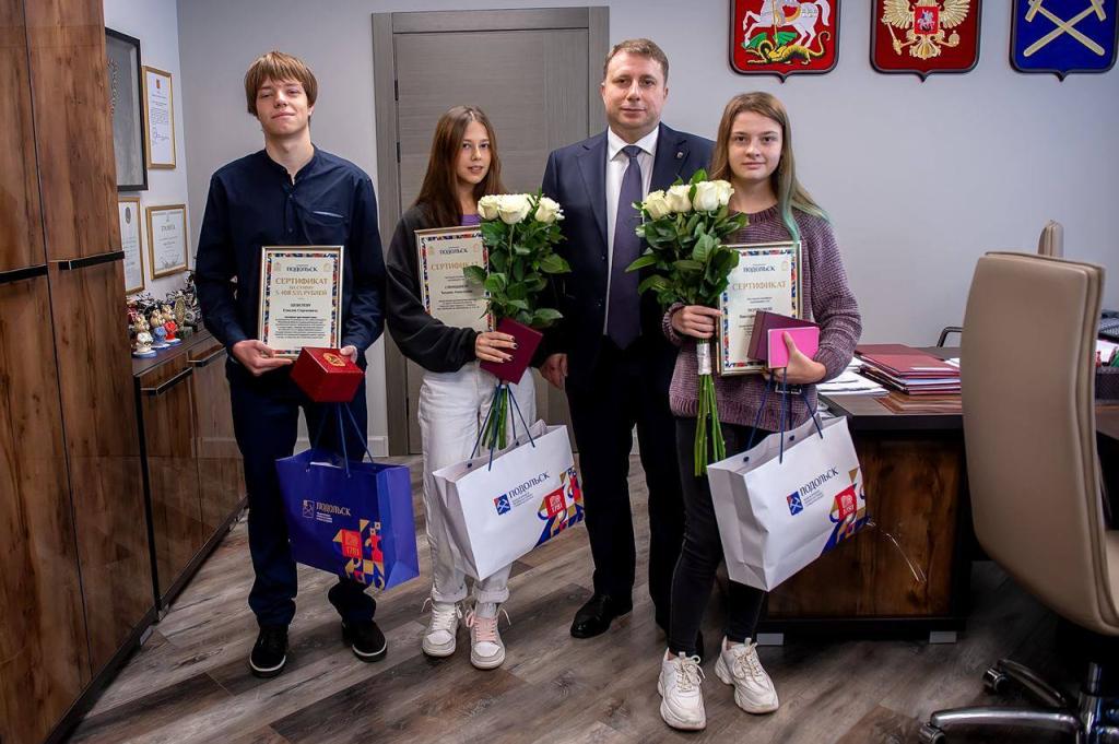 Ещё три юных жителя Подольска переедут в собственные квартиры по соцпрограмме