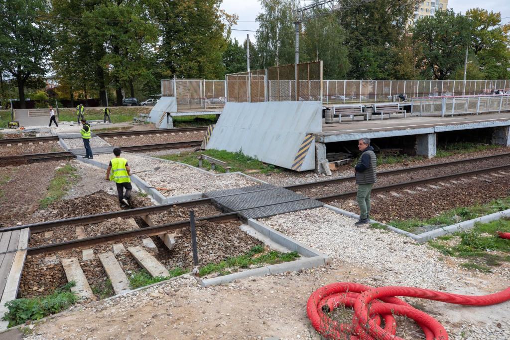 В Г.о. Подольск устанавливают новый переход через железнодорожные пути у станции 