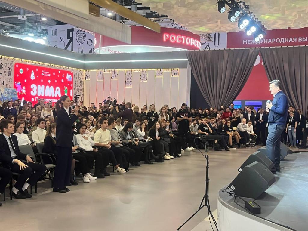 Юные жители Подольска встретились с губернатором Андреем Воробьёвым на выставке «Россия»