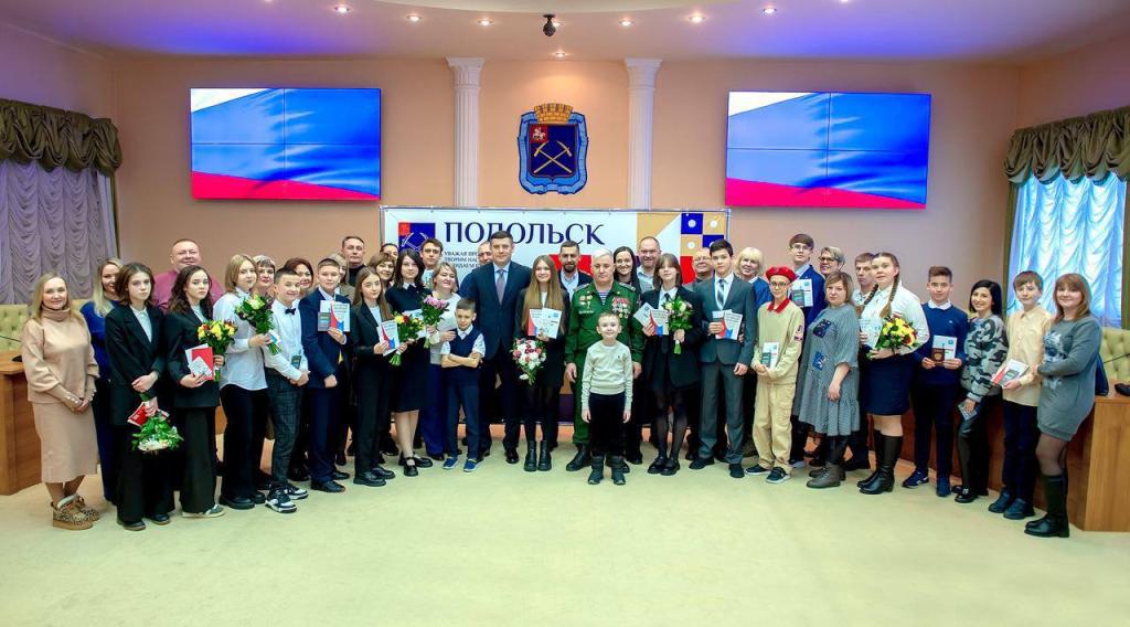 В День российского студенчества глава округа вручил паспорта РФ юным жителям Подольска