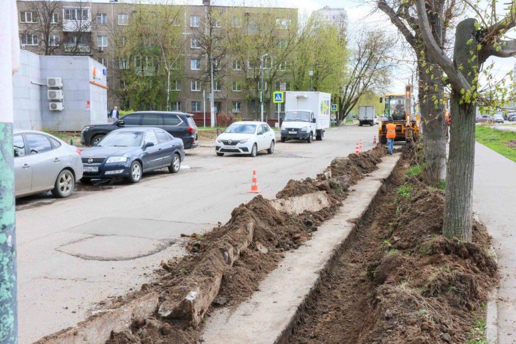 На улице Февральской приступили к ремонту дороги