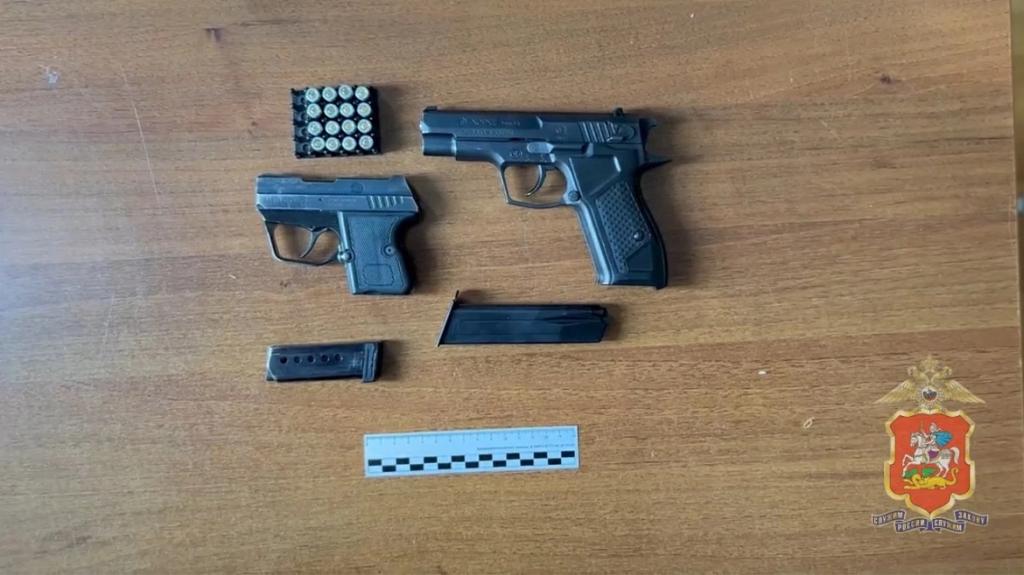 У задержанных в Подольске наркозакладчиков полицией Подмосковья изъяты два пистолета и патроны