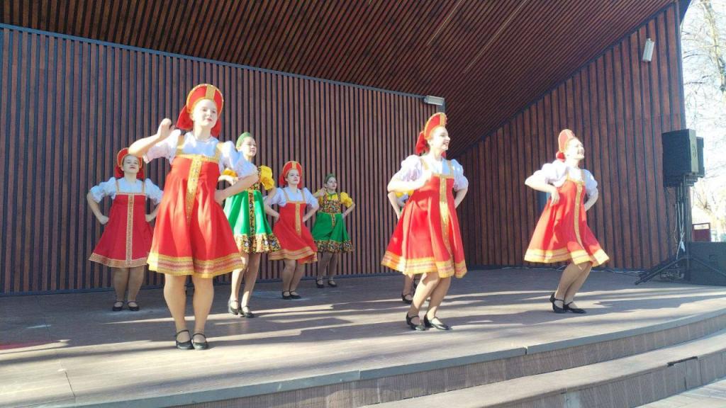 Праздничную программу «Время цвести» в подольских парках посетили более трех тысяч человек