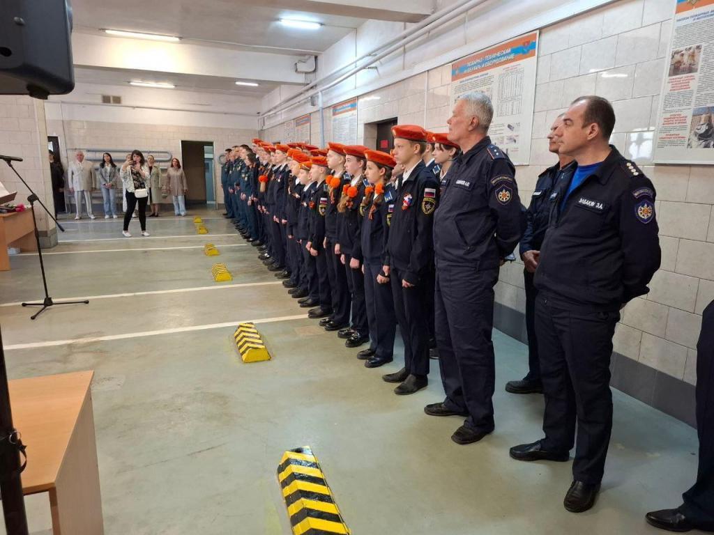 Чествуем героев огненного фронта: лучших огнеборцев наградили в преддверии 376-летия пожарной охраны России