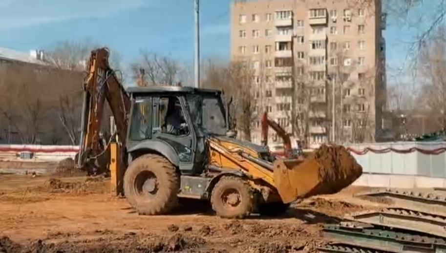 Строительство пристройки к школе № 16 на улице Народной идёт по плану.