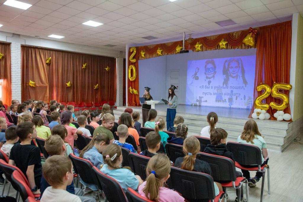 Разноцветные фокусы и тайны электричества: порядка 150 детей приняли участие в Дне науки
