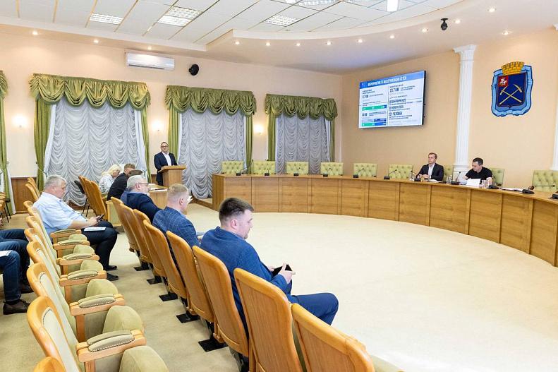 Ход модернизации инфраструктуры и подготовки к отопительному сезону обсудили в администрации