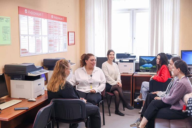 В МФЦ на Высотной улице прошел день открытых дверей для молодежи