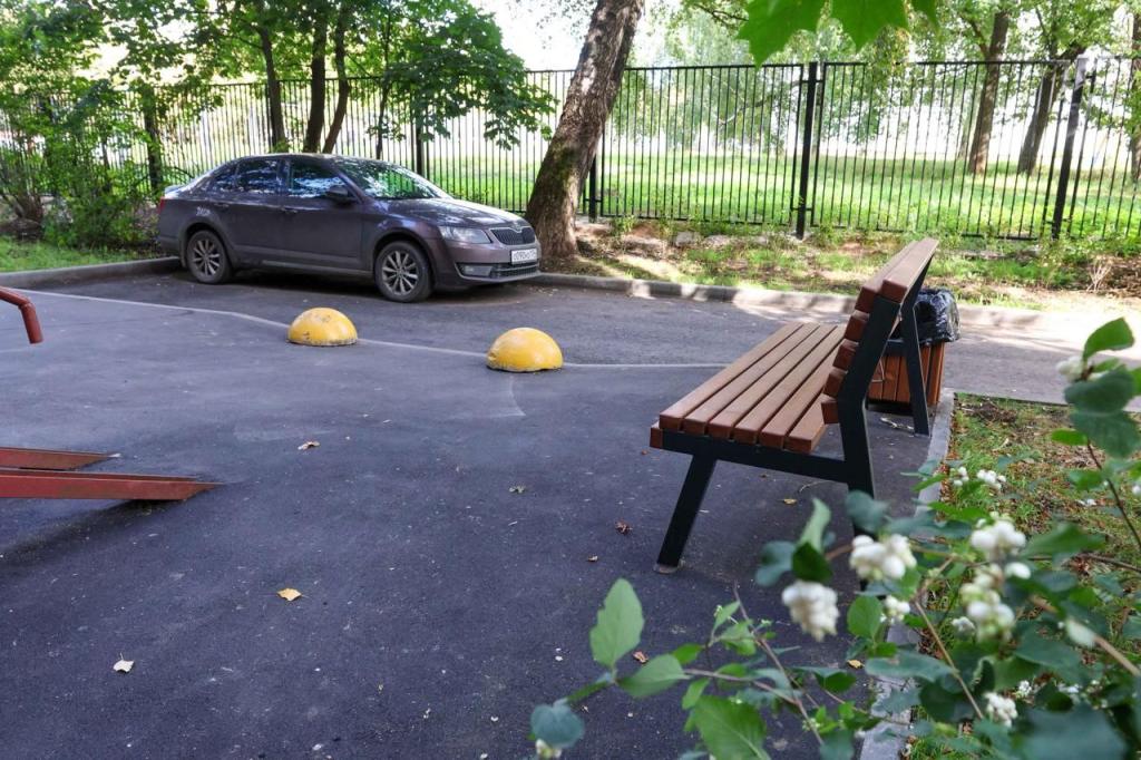 Благоустройство еще семи дворов ведется в Подольске