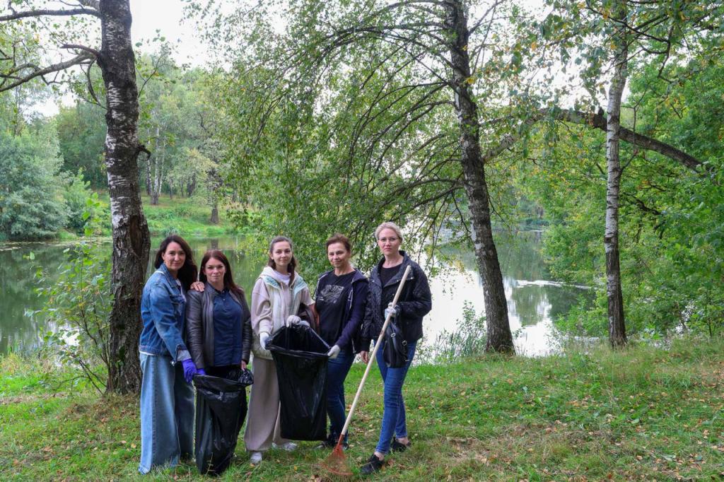 В Подольске очистили порядка двух гектаров берега реки Петрицы