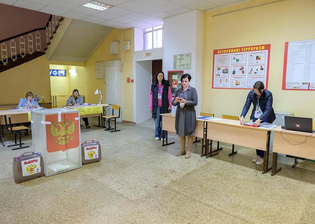 Активные подольчане с 8 утра приходят на участки для голосования