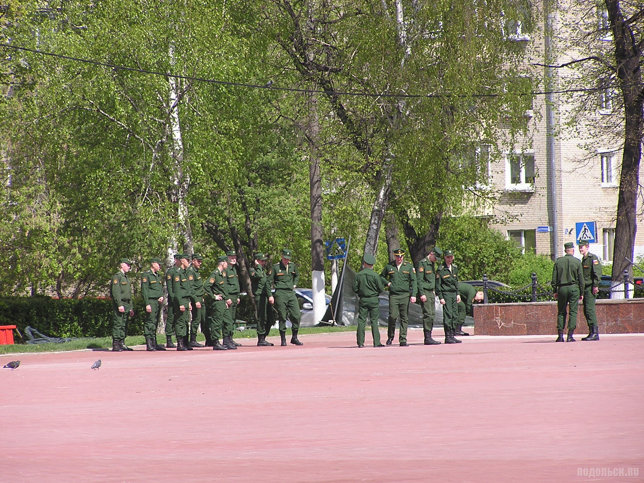 В подольске на сегодня по часам. Площадь славы Подольск. Площадь вечного огня Подольск. Площадь славы Подольск фото. Площадь на славы Подольске сегодня.