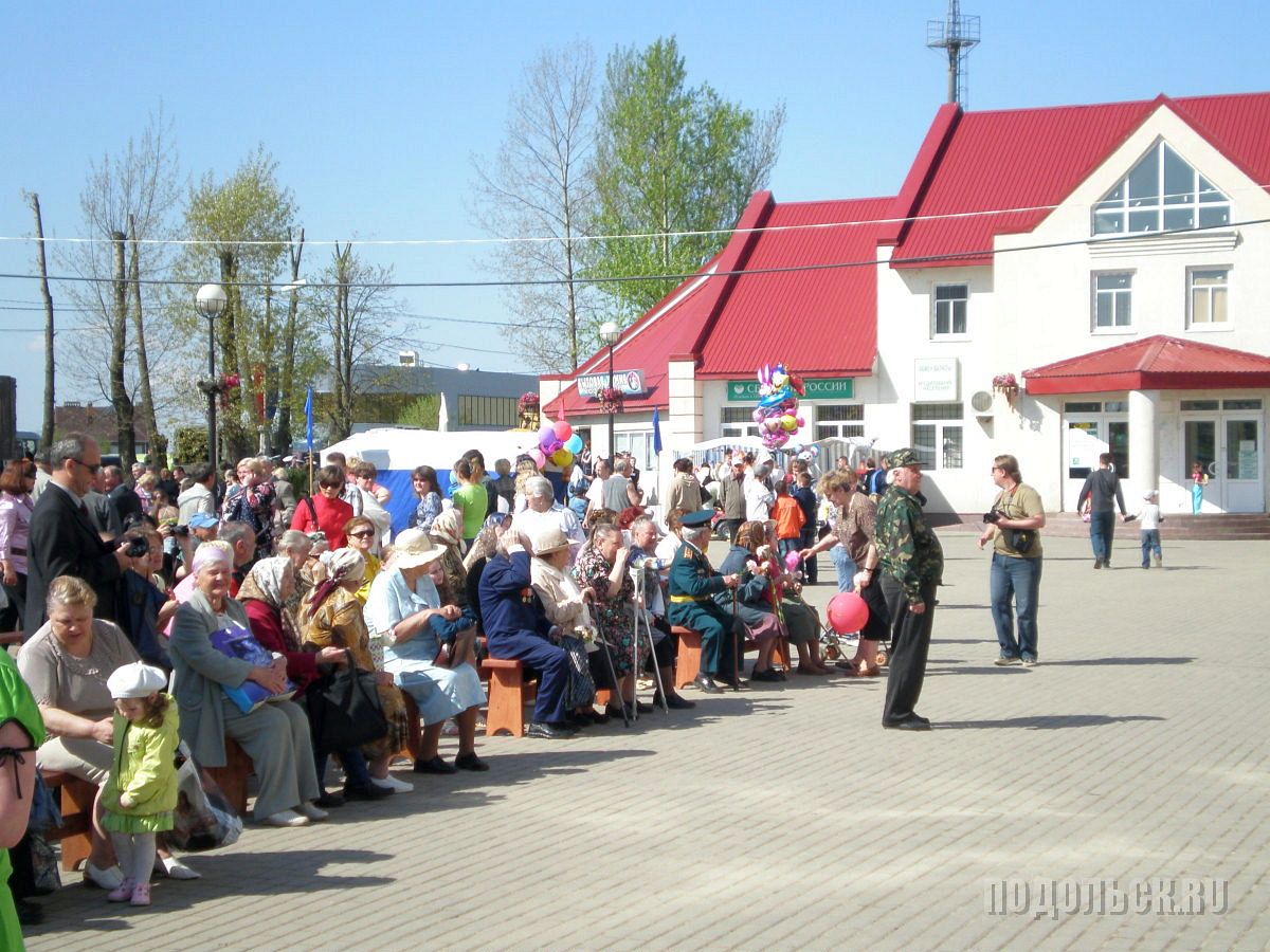 Знамя октября площадь