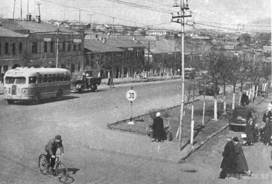 Перекрёсток Ревпроспекта и пр-кта Ленина, 1947 г. 
