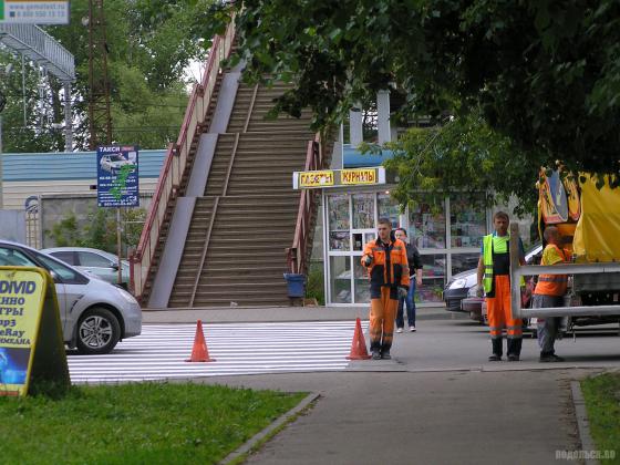 Нанесение разметки пешеходного перехода