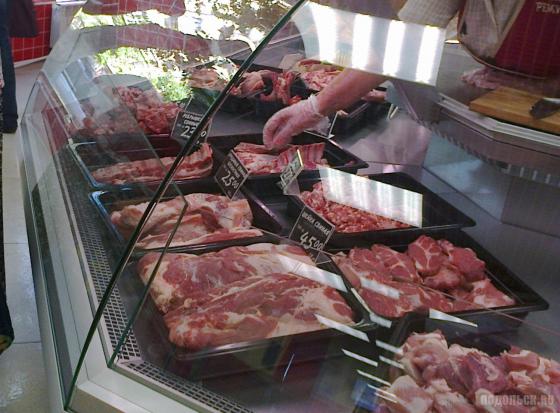 Мясо на полках в Подольске