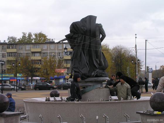 Площадь перед бывшим кинотеатром "Родина" 