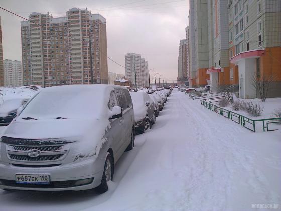 Автомобили в снегу