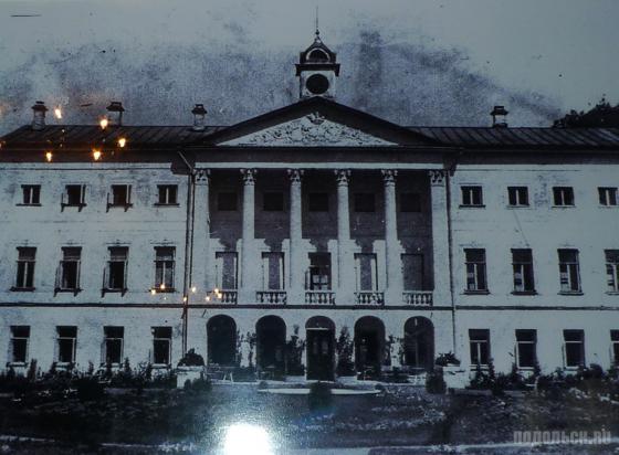 Парадный двор перед главным входом усадьбы, 1900-е гг. 