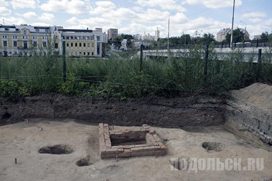 Археологические раскопки у военкомата 