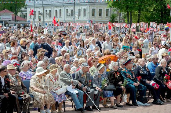 На площади Славы