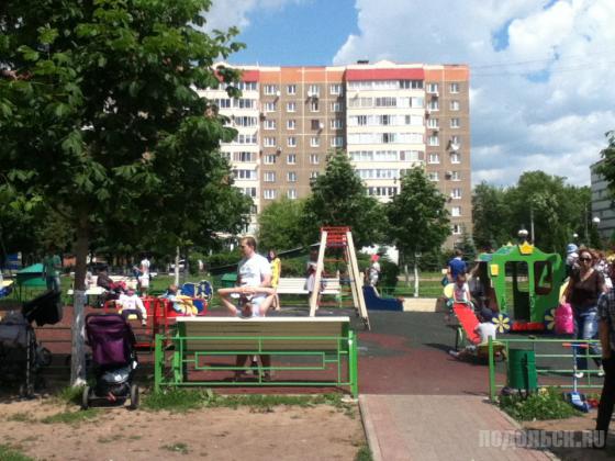 Детская площадка в сквере Поколений